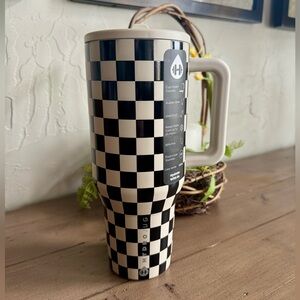 Hydrojug Aubrie Checkered Traveler 40 Oz NWT